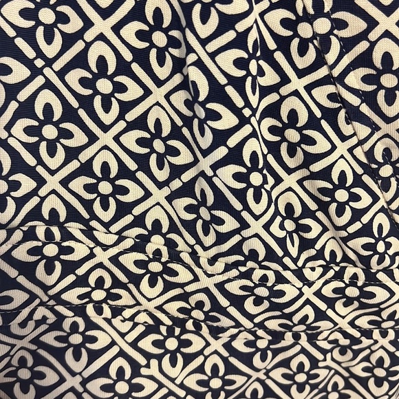 Lilly Pulitzer wrap dress. Size Petite Medium - Picture 5 of 6